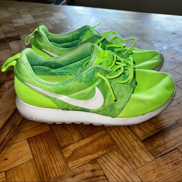 Nike Shoes - Nike Womens Roshe One electric green White Running Shoes Size US womens 9.5